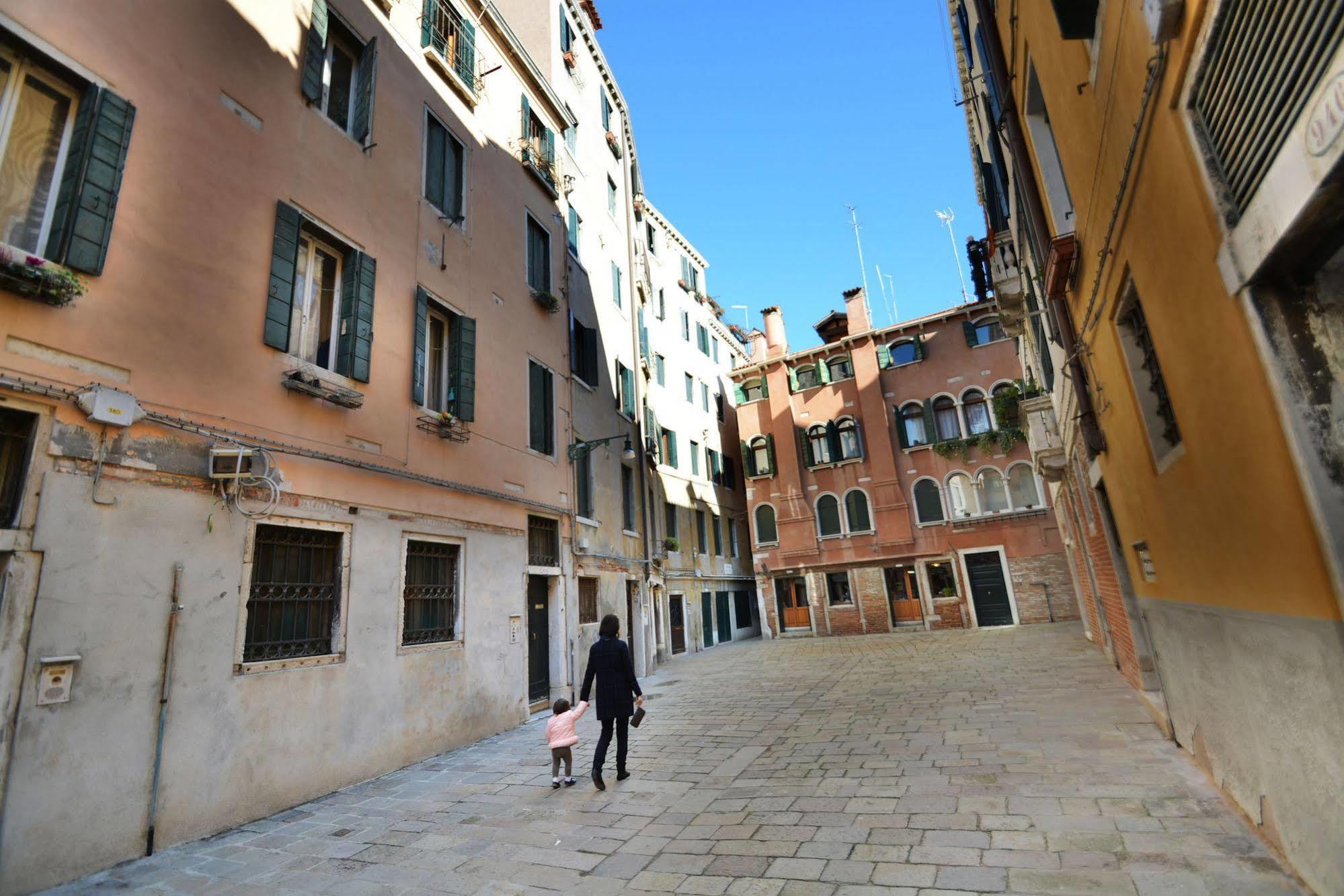 Ve.N.I.Ce. Cera Casa Del Sol Lägenhet Venedig Exteriör bild